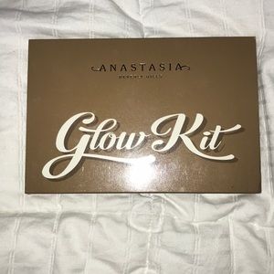 Anastasia Beverly Hills glow kit